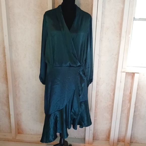 Dresses & Skirts - 24W: NWT Melonie Elegant Green Faux Wrap Dress